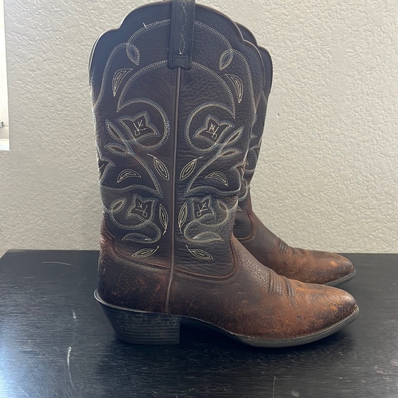 Ariat Shoes - Ariat women’s brown leather cowgirl boots size 9.5